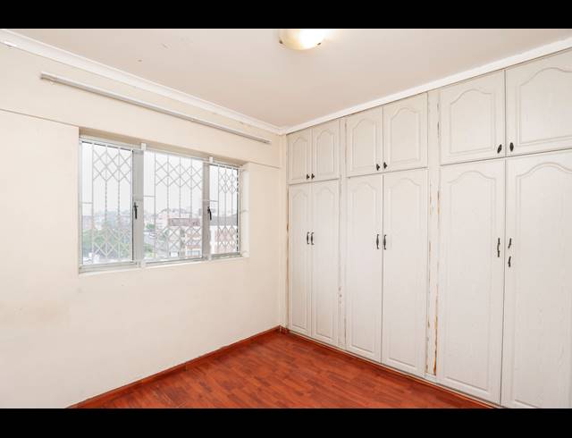 2 BEDROOM FLAT FOR SALE IN OVERPORT